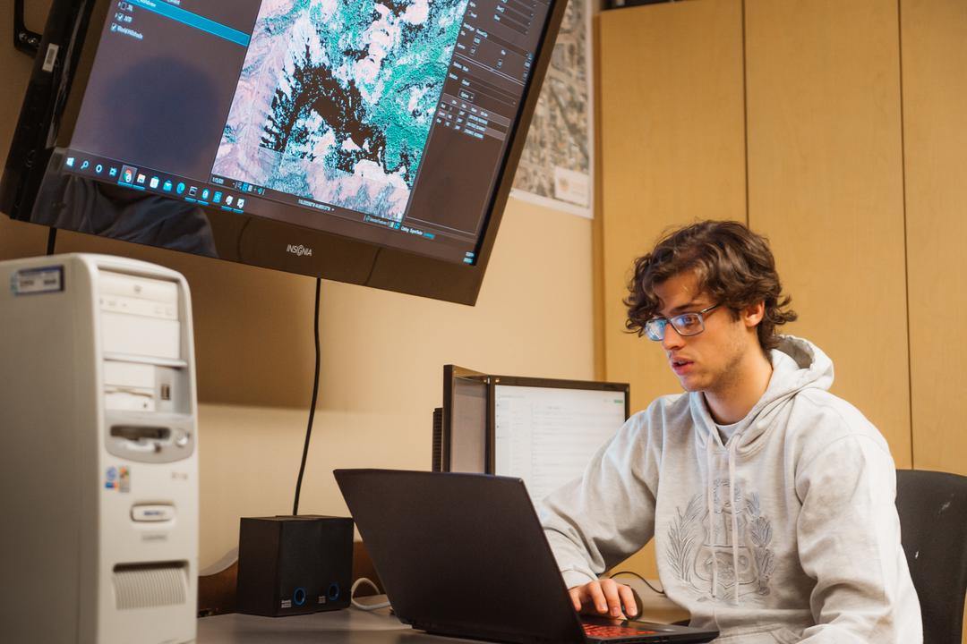 student looking at computers