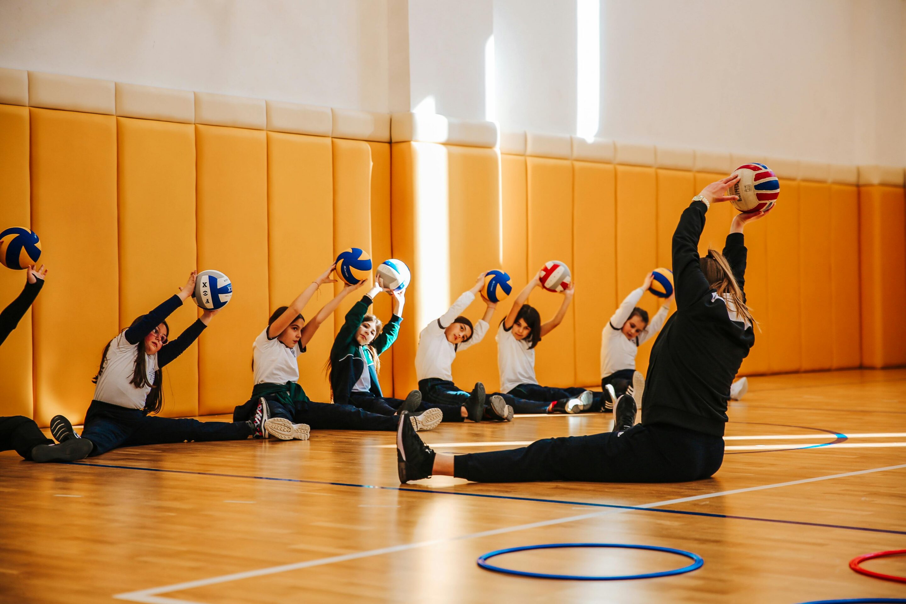 exercise leader with class<br />
