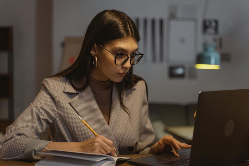 GRADUATE SCHOOL FOR CAREER CHANGE VS. CAREER ADVANCEMENT: WHAT’S RIGHT FOR YOU?