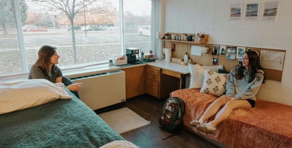 FIRST YEAR HOUSING: WHAT YOU REALLY NEED TO KNOW ABOUT COLLEGE DORMS