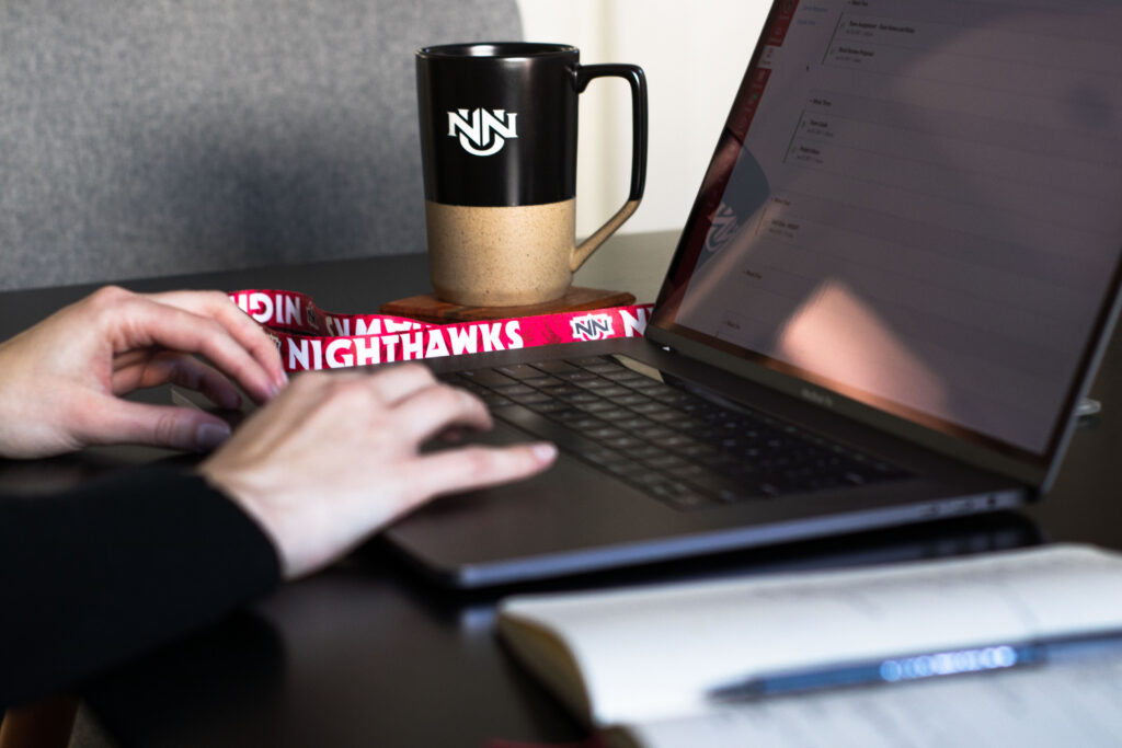 THINKING ABOUT GOING BACK TO COLLEGE? HERE’S WHAT TO LOOK FOR IN AN ONLINE PROGRAM