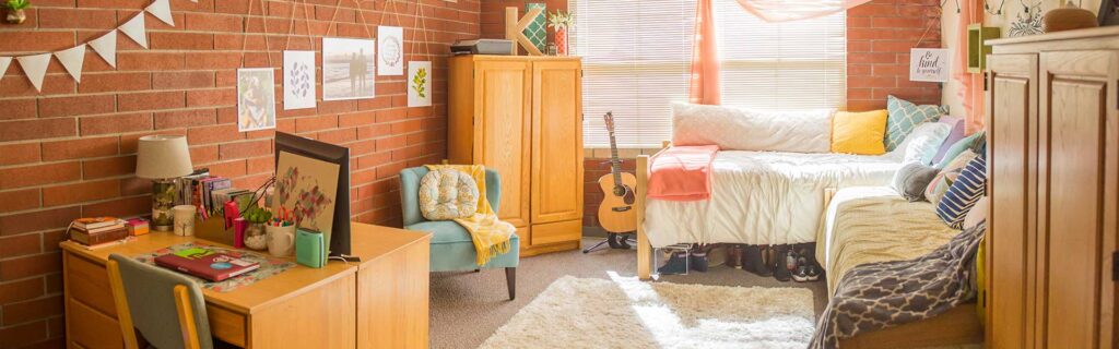 PACKING WITH PURPOSE: DORM ROOM LIVING